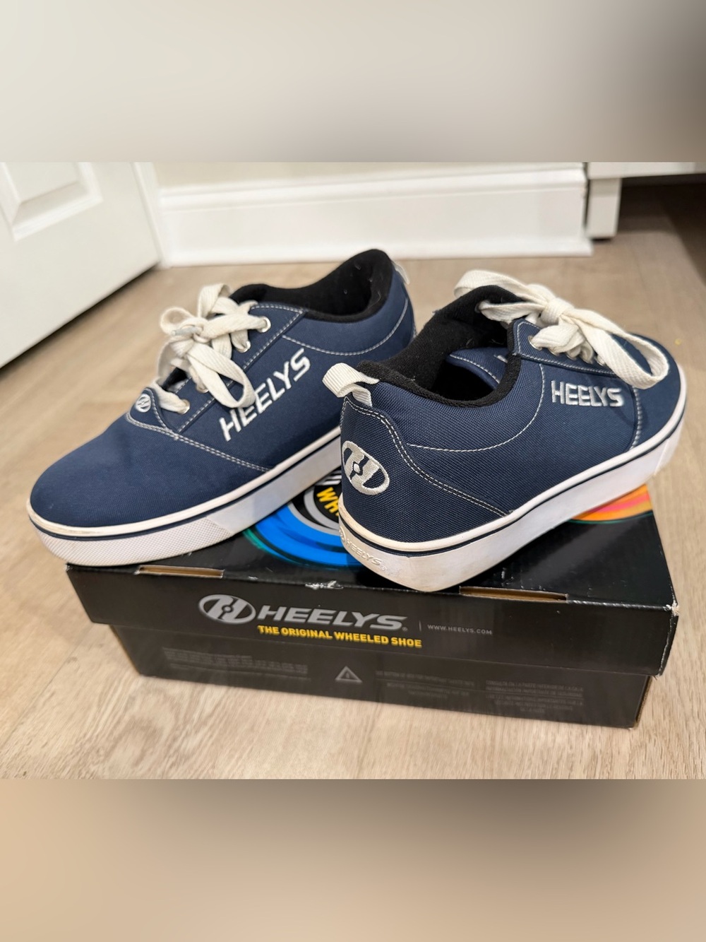 Heelys Men's Navy Canvas Skate Sneakers with White Laces - Size 7
